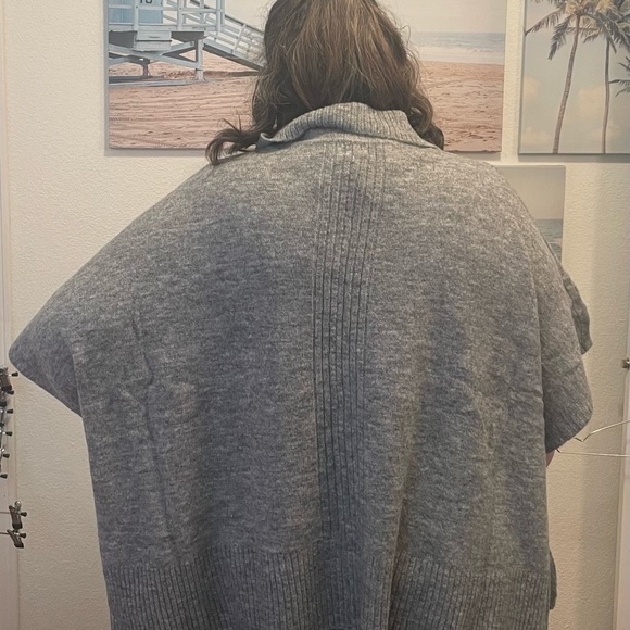 A new day OSFM gray poncho type sweater. NWT. Made with recycled polyester - Picture 5 of 8